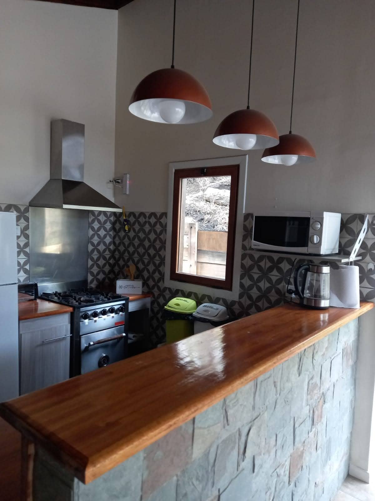Vista frontal de la cocina